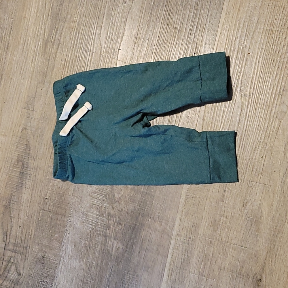 GAP- Green Sweatpants 3-6m